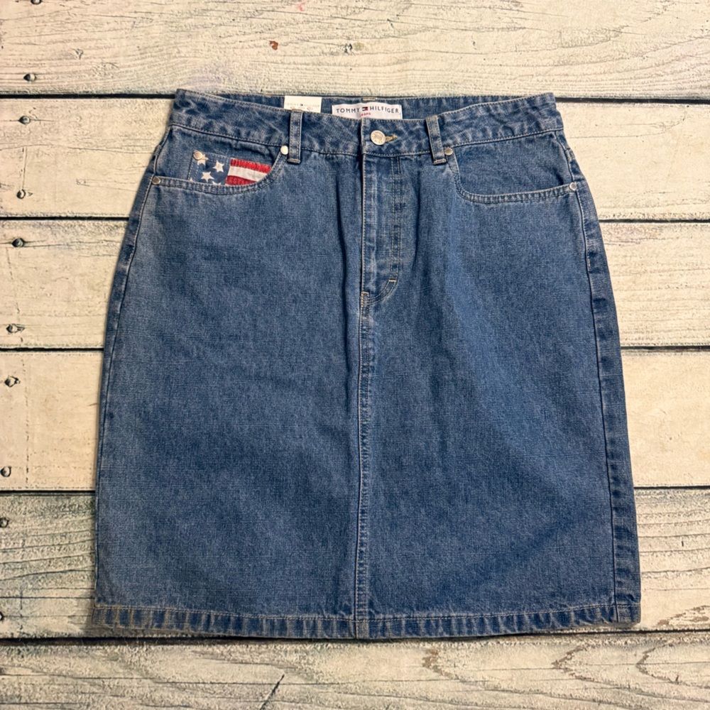 NWT Tommy Hilfiger USA flag pocket blue denim jean skirt. 10